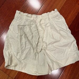 Uniqlo linen shorts cream